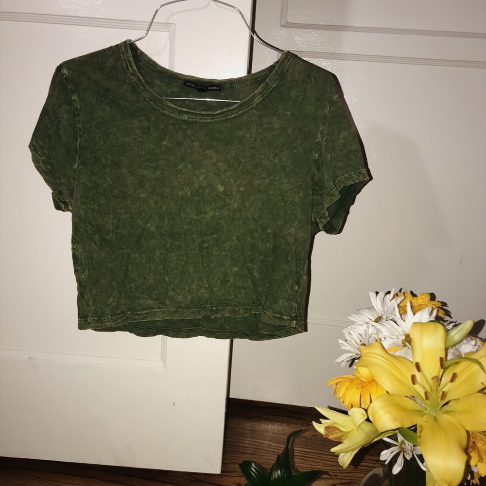 ITEM SOLD‼️‼️URBAN OUTFITTERS//Vintage Crop Top